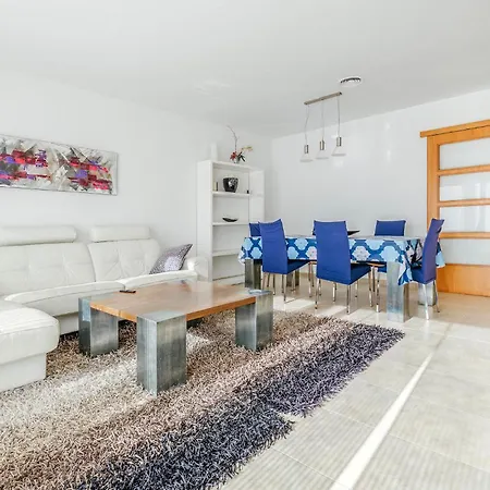 Lovely In With Kitchen Holiday home