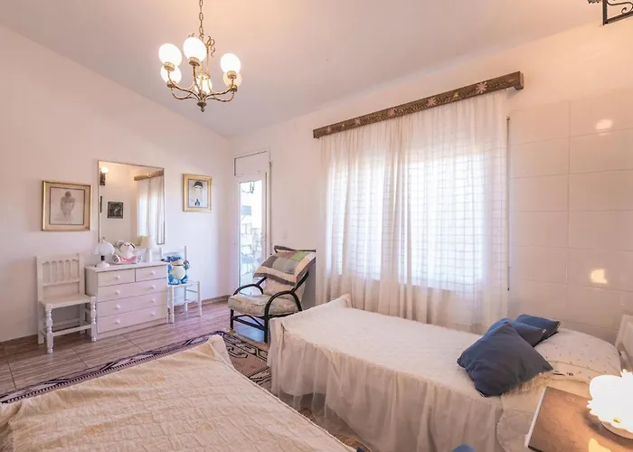 Casa vacanze Lovely In With Kitchen