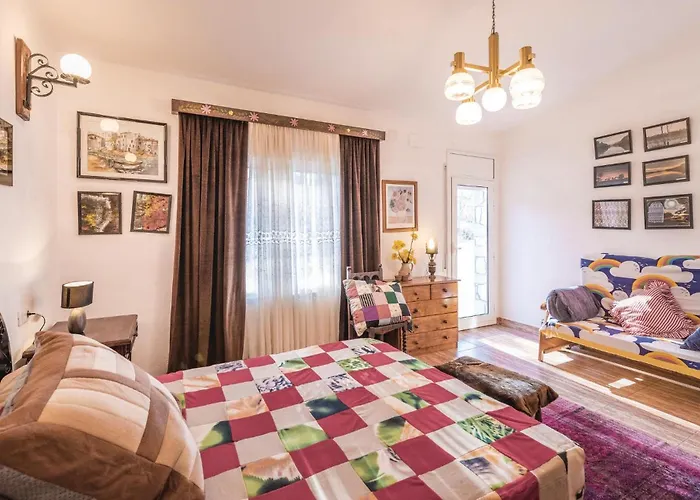 Casa vacanze Lovely In With Kitchen