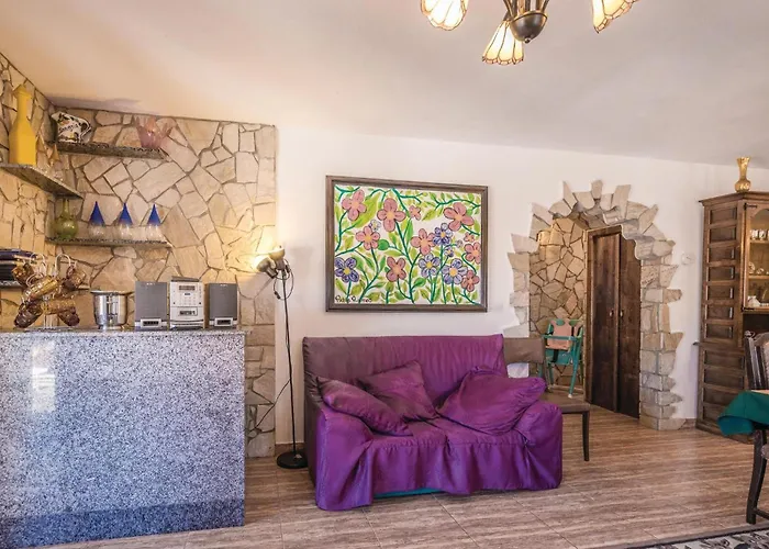 Casa vacanze Lovely In With Kitchen *